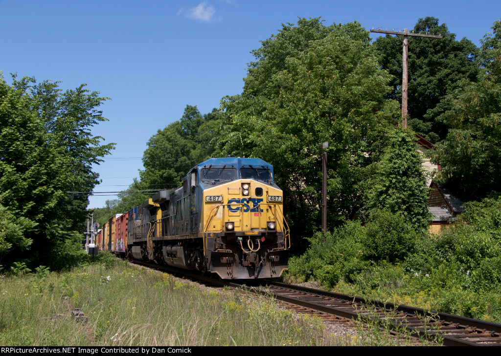 CSXT 487 Leads M427 at East Kingston